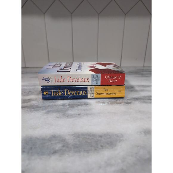 Jude Deveraux Paperback Novel Bundle: Change of Heart & The‎ Summerhouse - Picture 1 of 10